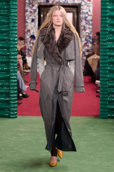 Look 30